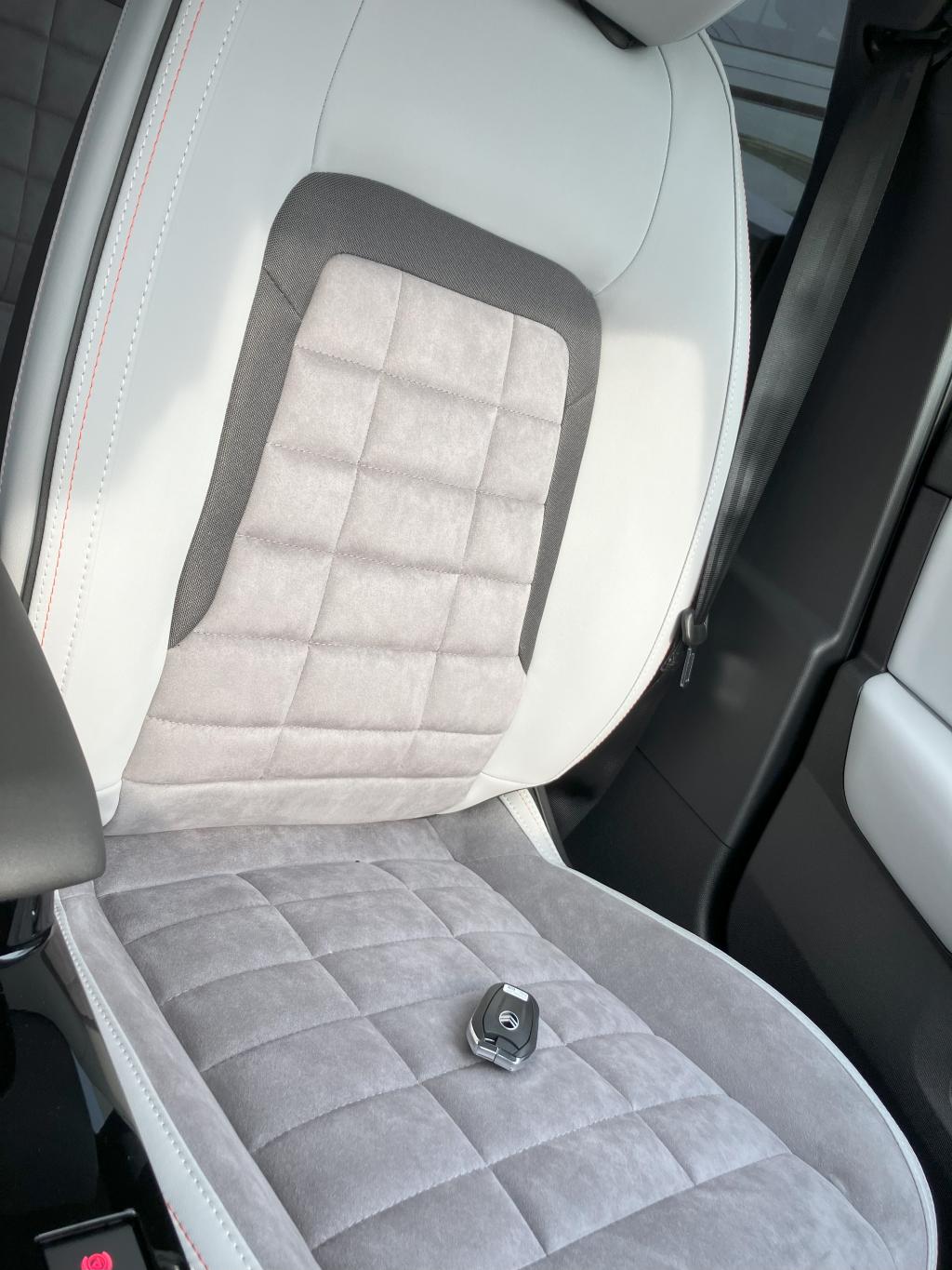 NEW C4 HYBRID Debut!　デビューフェア開催　4/5 SAT≫6 SUN