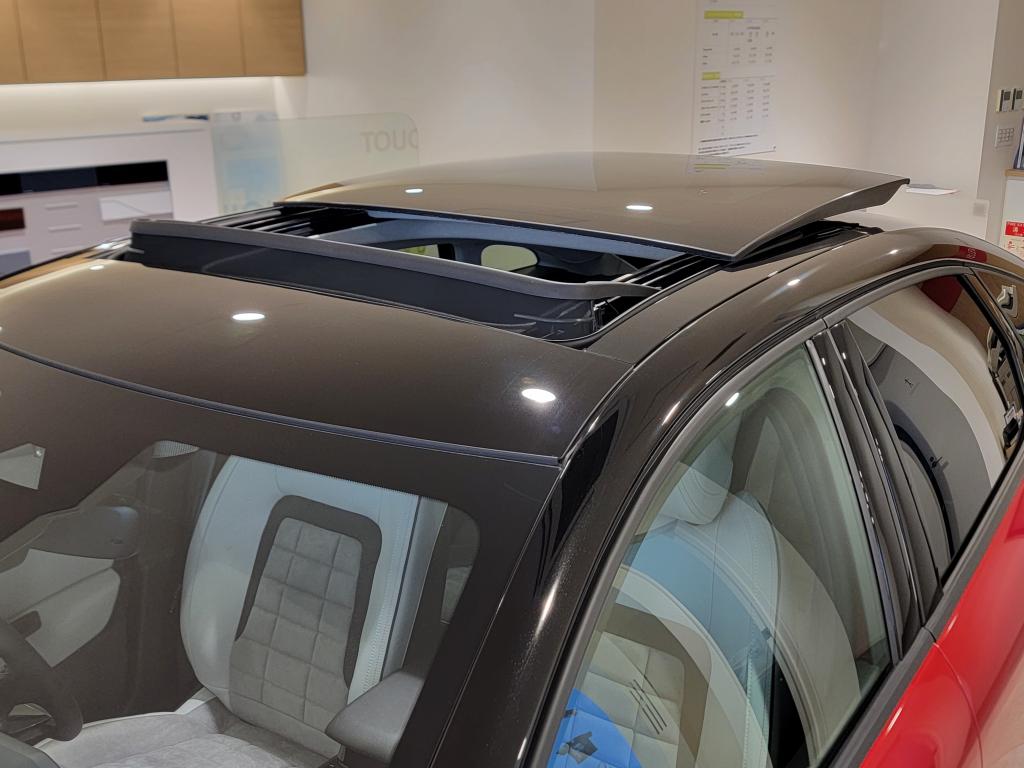 NEW C4 HYBRID Edition Lumière 展示車ございます！